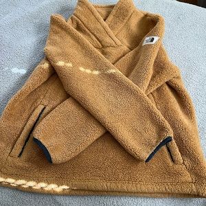 Women’s The North Face sherpa pullover